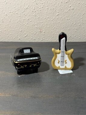 Cracker Barrel miniature salt and pepper shakers NWT